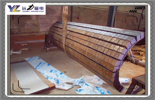 磁選機(jī)，長(zhǎng)石磁選機(jī)，強(qiáng)磁磁選機(jī)，介紹下長(zhǎng)石除鐵設(shè)備是用哪種類(lèi)型的強(qiáng)磁磁選機(jī)