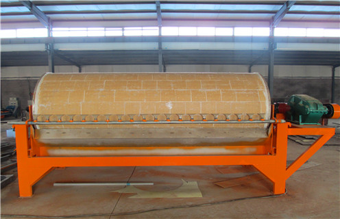 粉煤灰磁選機，粉煤灰磁選機是強大而穩(wěn)定的磁源來選別！_鐵礦磁選機在鐵粉選別中起什么作用？磁場一般為多少_磁塊如何排列 