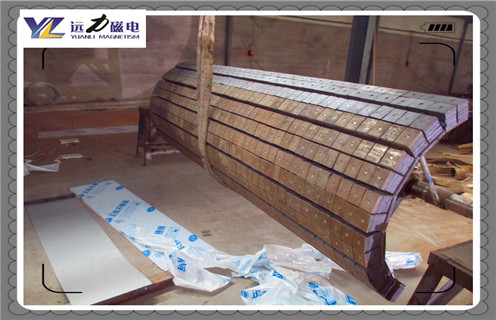 磁選機(jī)價格，磁選機(jī)價格在產(chǎn)品的銷售上如何呢？_鐵礦磁選機(jī)價格在產(chǎn)品的銷售上如何呢？磁場一般為多少_磁塊如何排列 