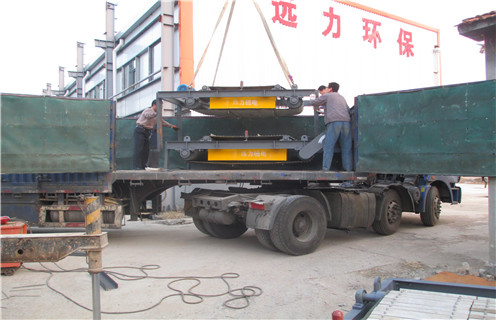 永磁鎧甲自卸式除鐵器，廣東永磁鎧裝自卸式除鐵器_如何卸鐵國家標(biāo)準(zhǔn)安裝工作視頻_廣東永磁鎧裝自卸式除鐵器型號